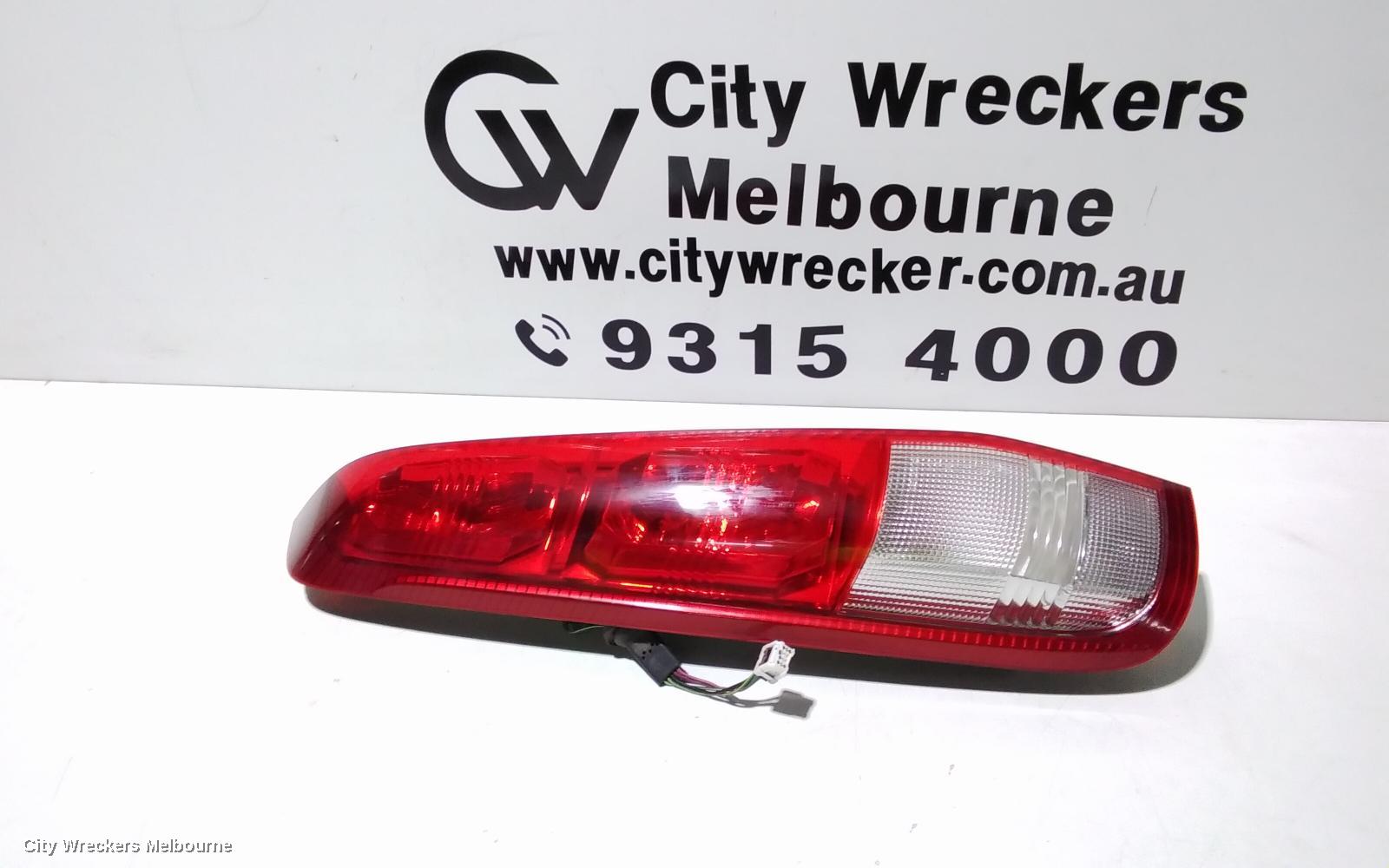 HONDA CRV LEFT TAILLIGHT, RD7, IN BODY, 12/2001 - 10/2004