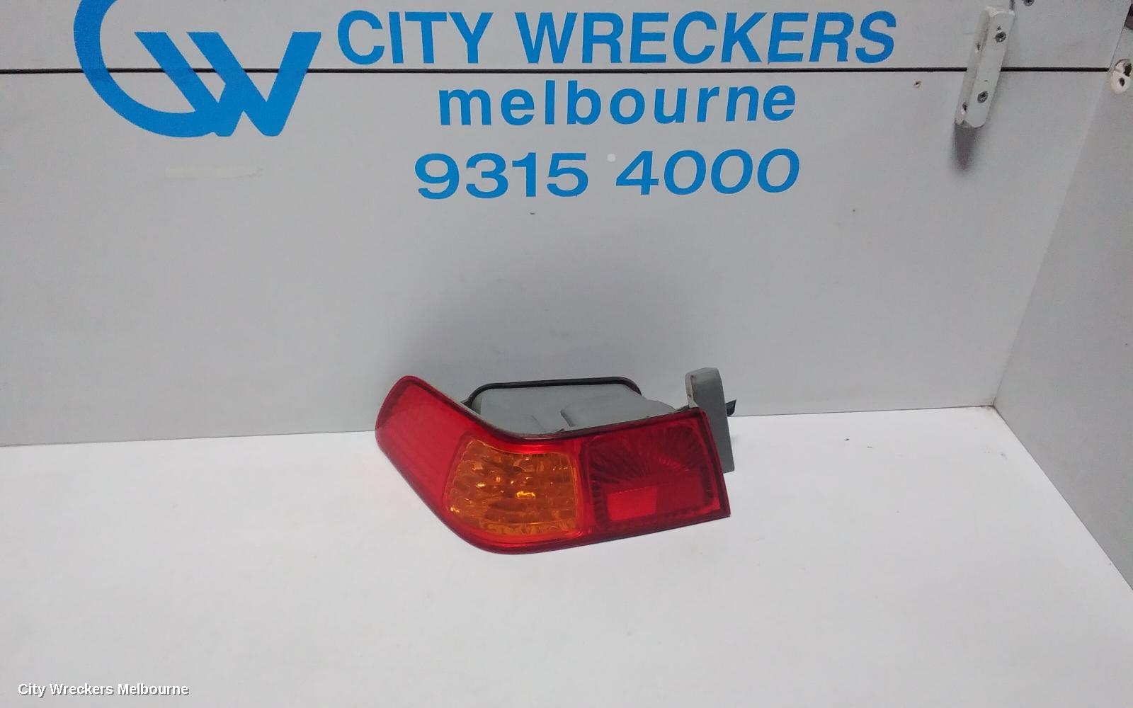 TOYOTA CAMRY LEFT TAILLIGHT, SK20, SEDAN, 10/2000 - 08/2002