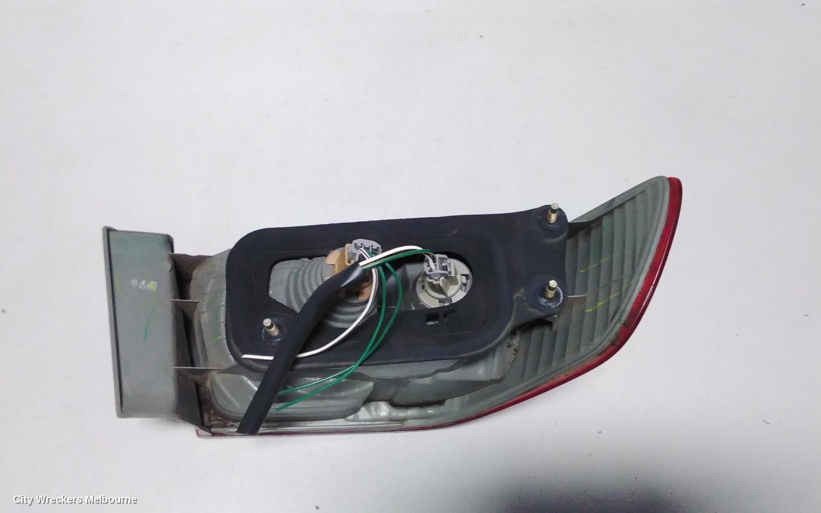 TOYOTA CAMRY RIGHT TAILLIGHT, SK20, SEDAN, 10/2000 - 08/2002