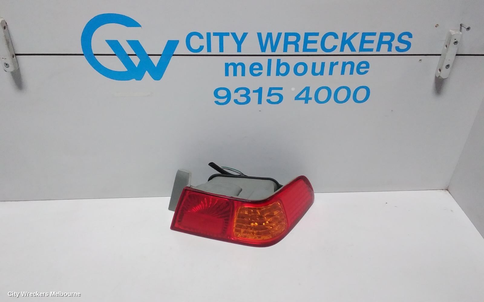 TOYOTA CAMRY RIGHT TAILLIGHT, SK20, SEDAN, 10/2000 - 08/2002