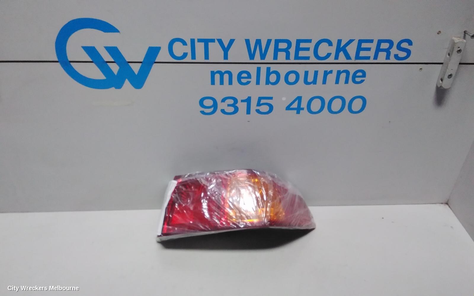 TOYOTA CAMRY RIGHT TAILLIGHT, SK20, SEDAN, 10/2000 - 08/2002