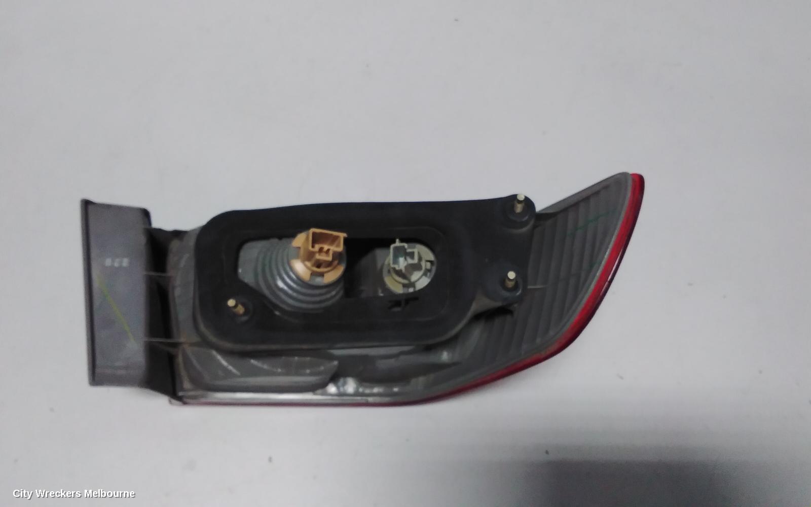 TOYOTA CAMRY RIGHT TAILLIGHT, SK20, SEDAN, 10/2000 - 08/2002
