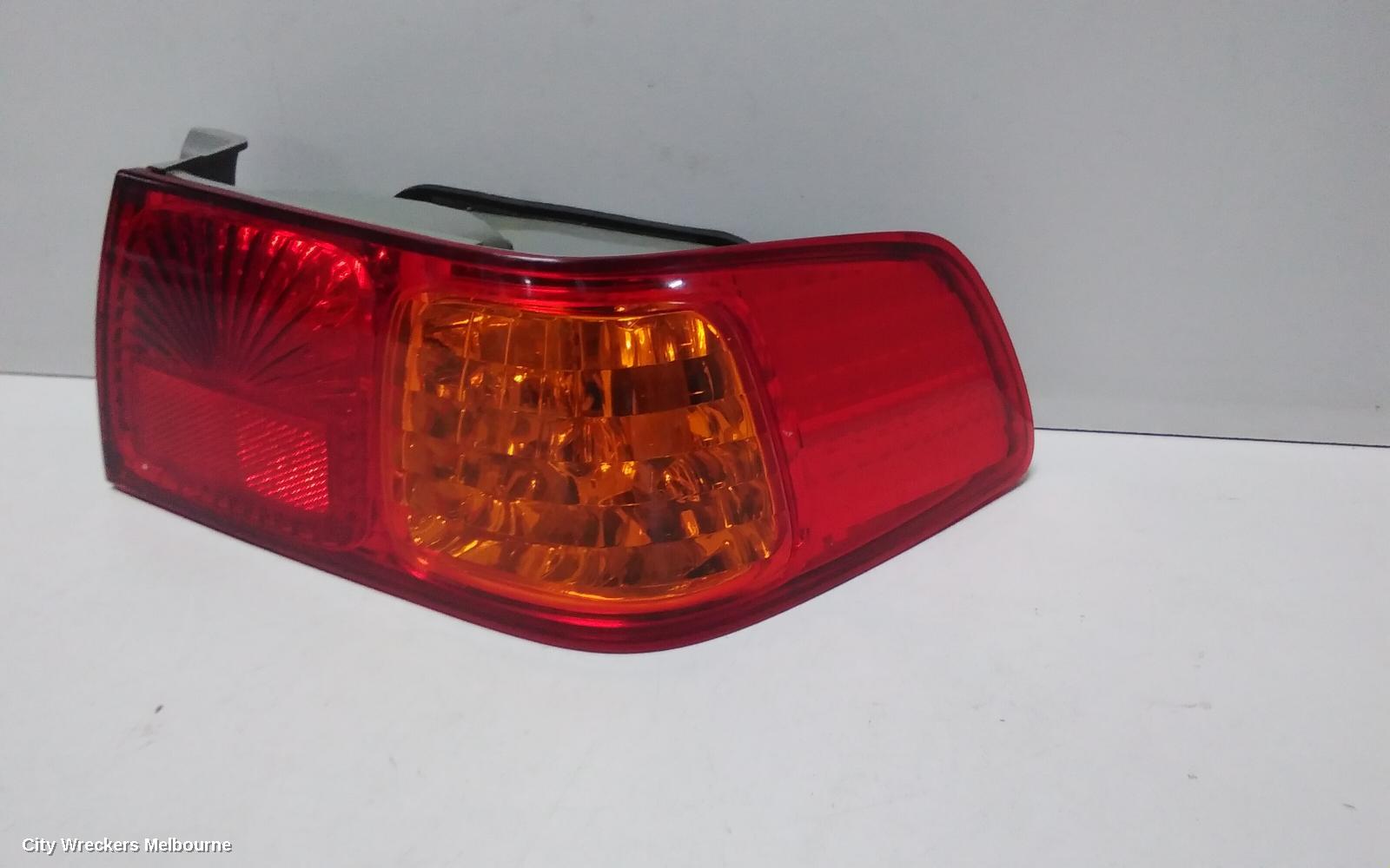 TOYOTA CAMRY RIGHT TAILLIGHT, SK20, SEDAN, 10/2000 - 08/2002