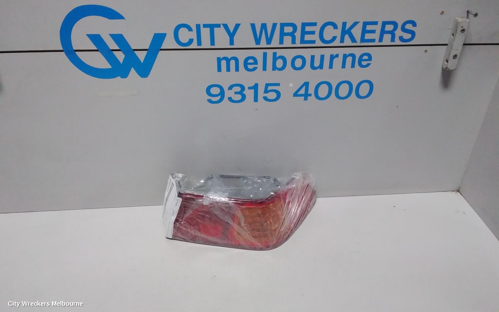 TOYOTA CAMRY RIGHT TAILLIGHT, SK20, SEDAN, 10/2000 - 08/2002