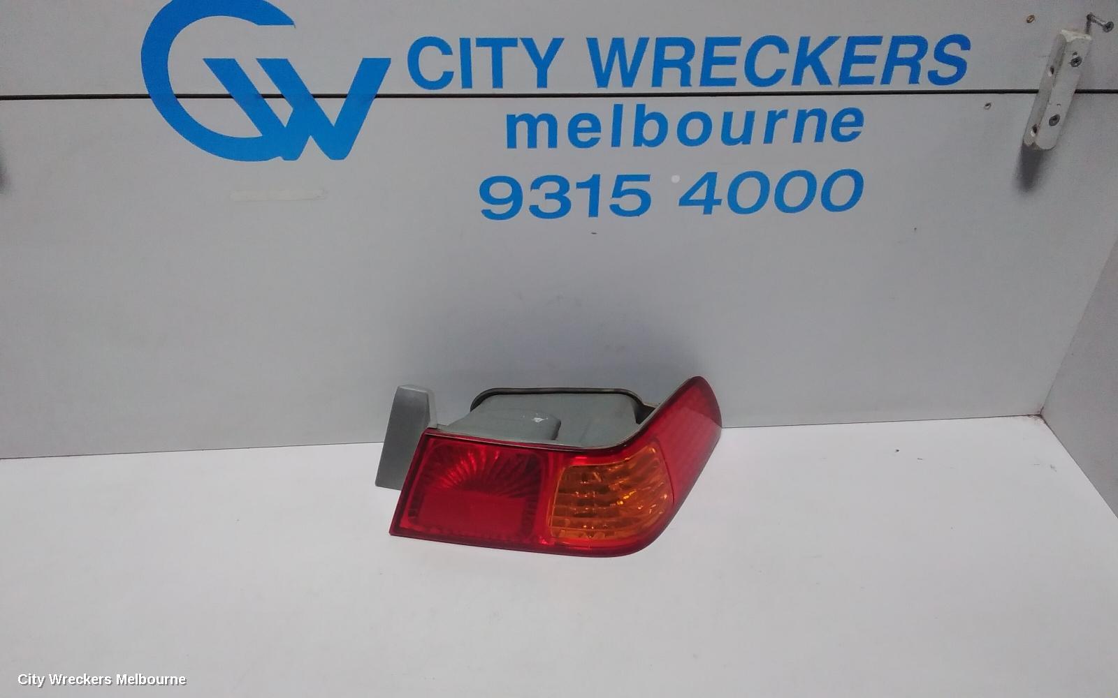 TOYOTA CAMRY RIGHT TAILLIGHT, SK20, SEDAN, 10/2000 - 08/2002