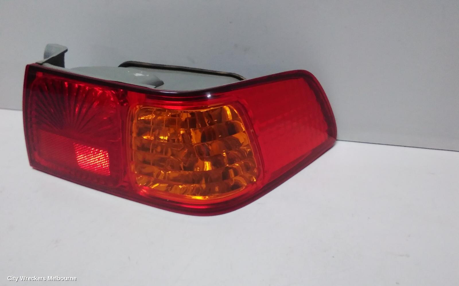 TOYOTA CAMRY RIGHT TAILLIGHT, SK20, SEDAN, 10/2000 - 08/2002