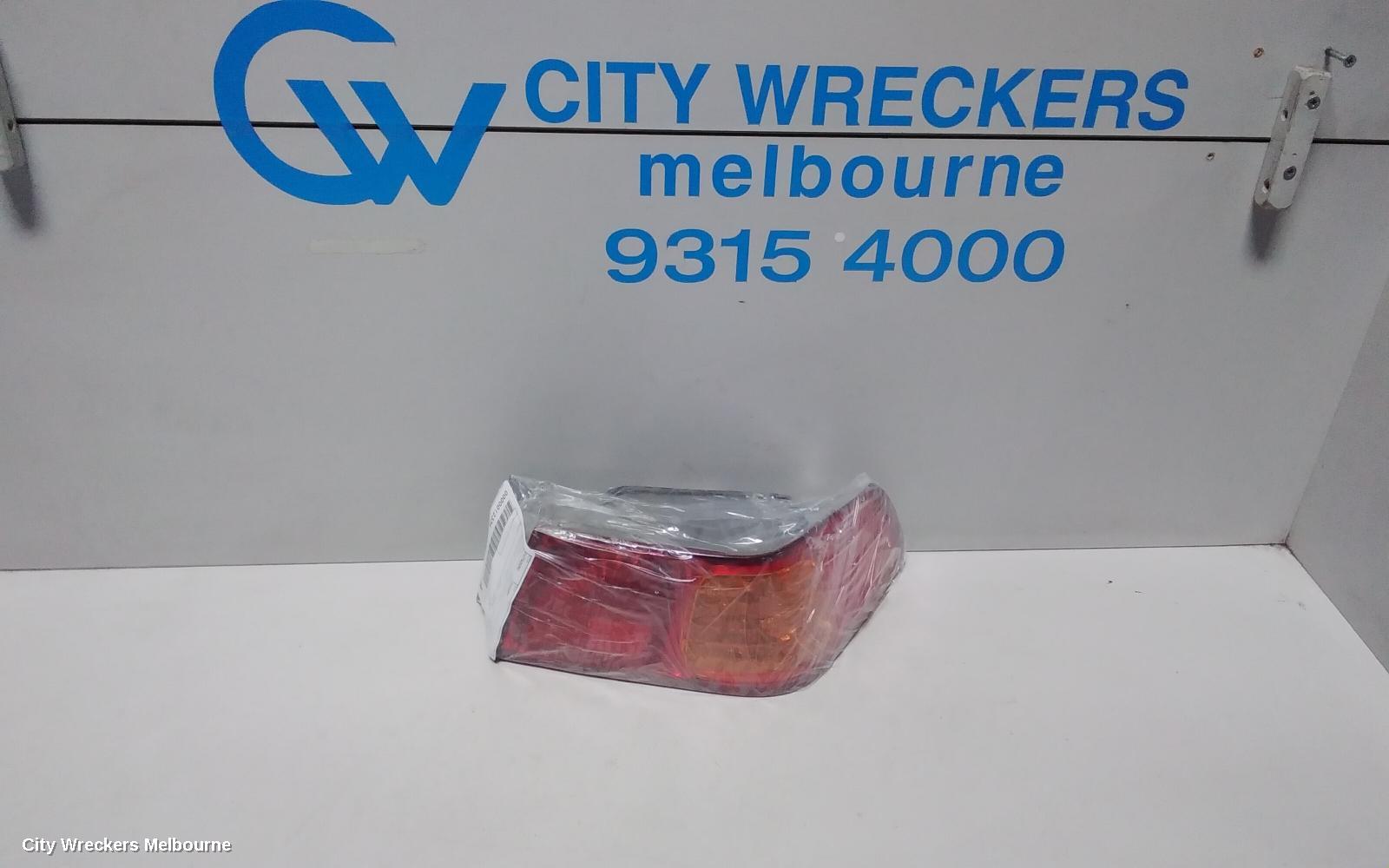 TOYOTA CAMRY RIGHT TAILLIGHT, SK20, SEDAN, 10/2000 - 08/2002