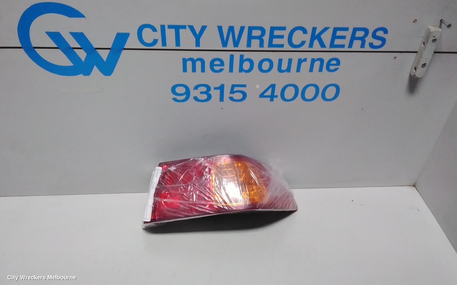 TOYOTA CAMRY RIGHT TAILLIGHT, SK20, SEDAN, 10/2000 - 08/2002