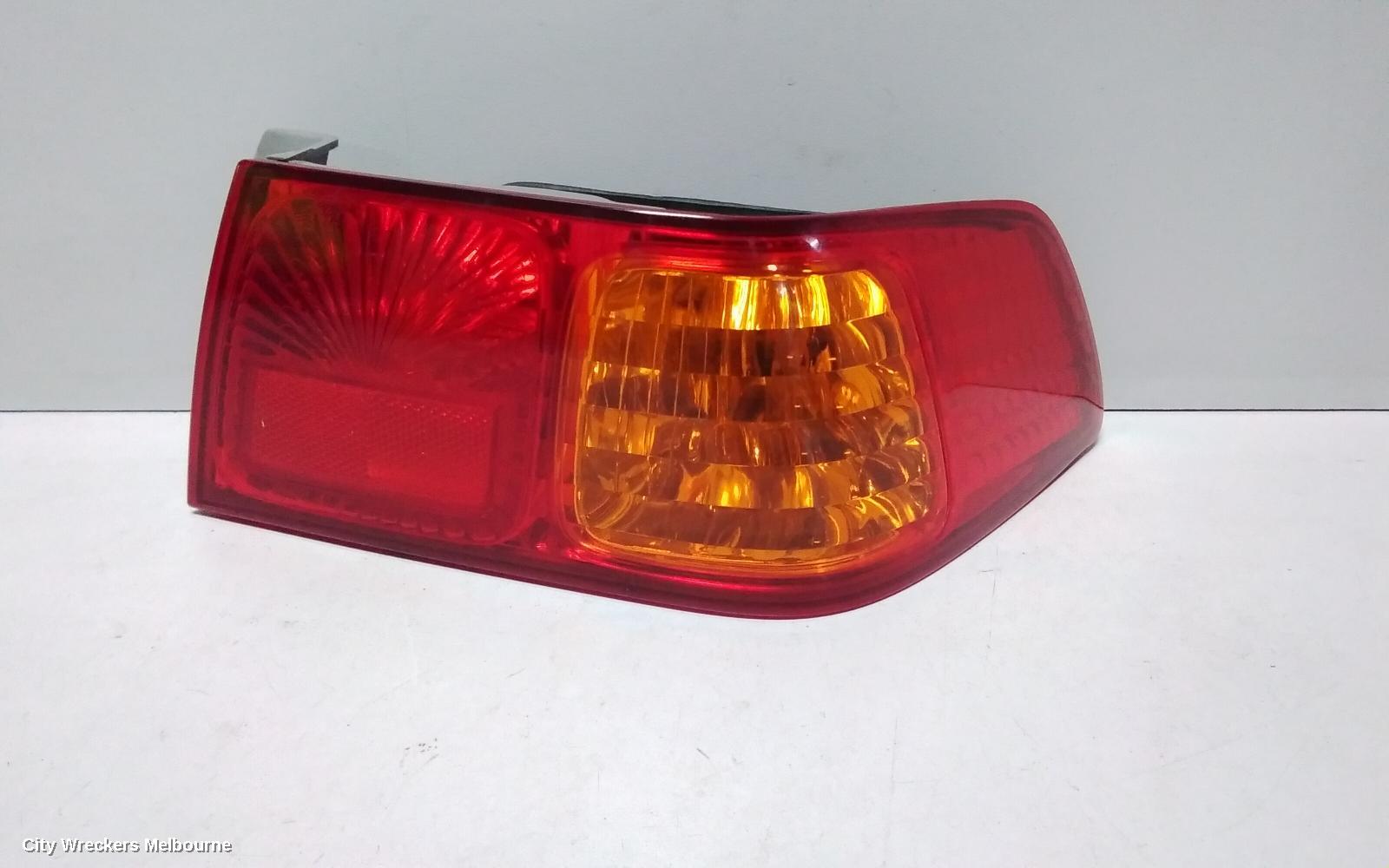 TOYOTA CAMRY RIGHT TAILLIGHT, SK20, SEDAN, 10/2000 - 08/2002