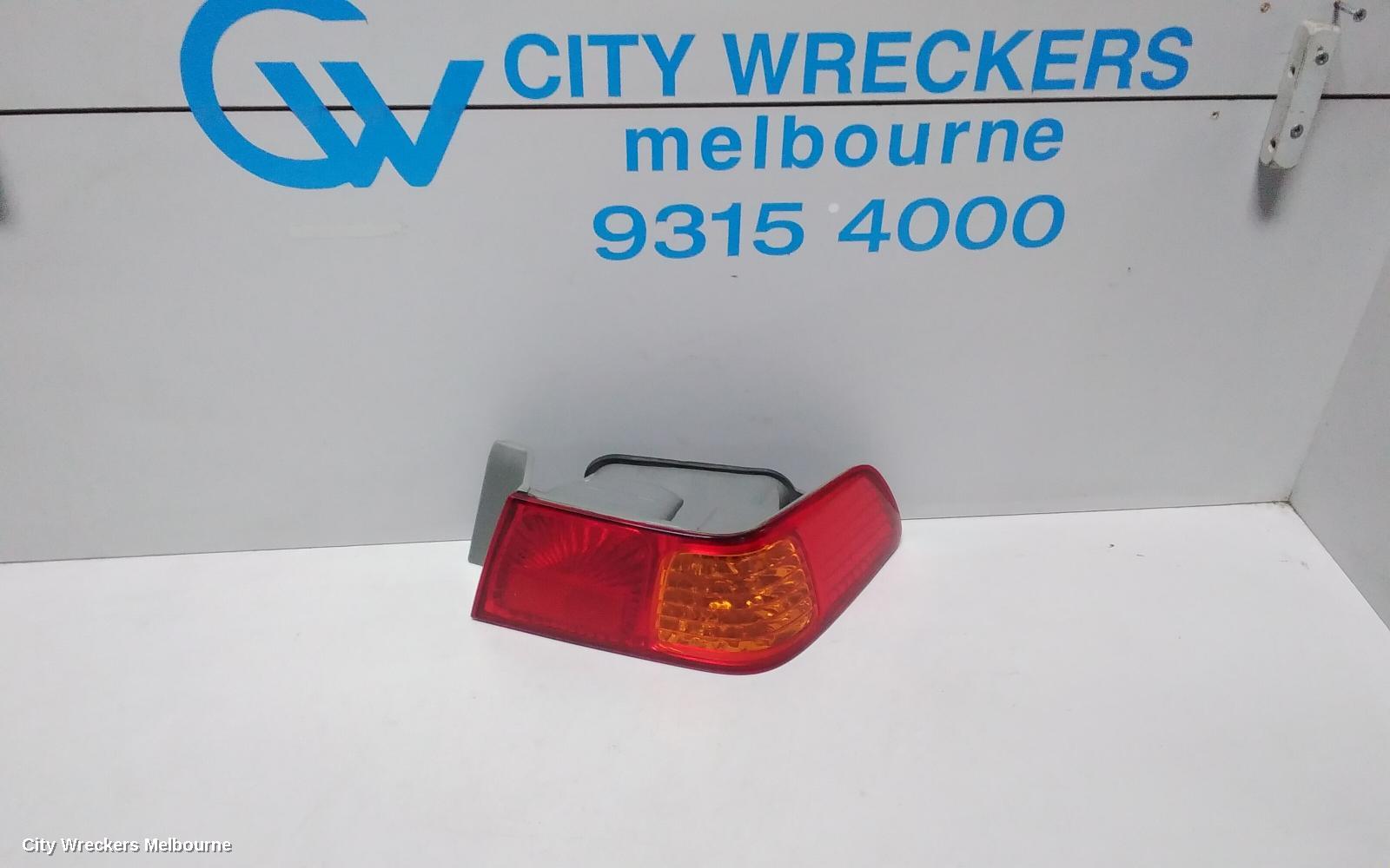 TOYOTA CAMRY RIGHT TAILLIGHT, SK20, SEDAN, 10/2000 - 08/2002