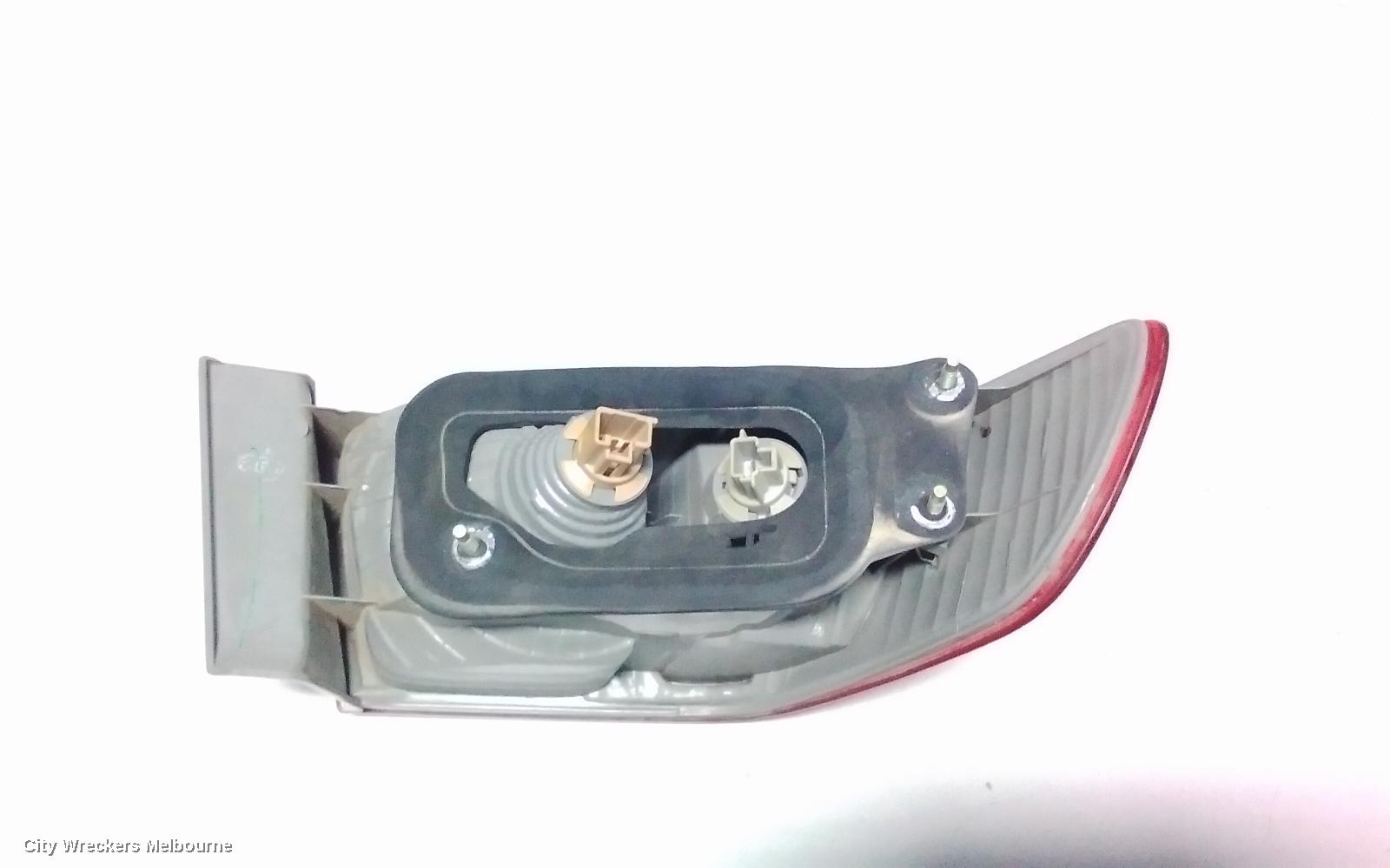 TOYOTA CAMRY RIGHT TAILLIGHT, SK20, SEDAN, 10/2000 - 08/2002