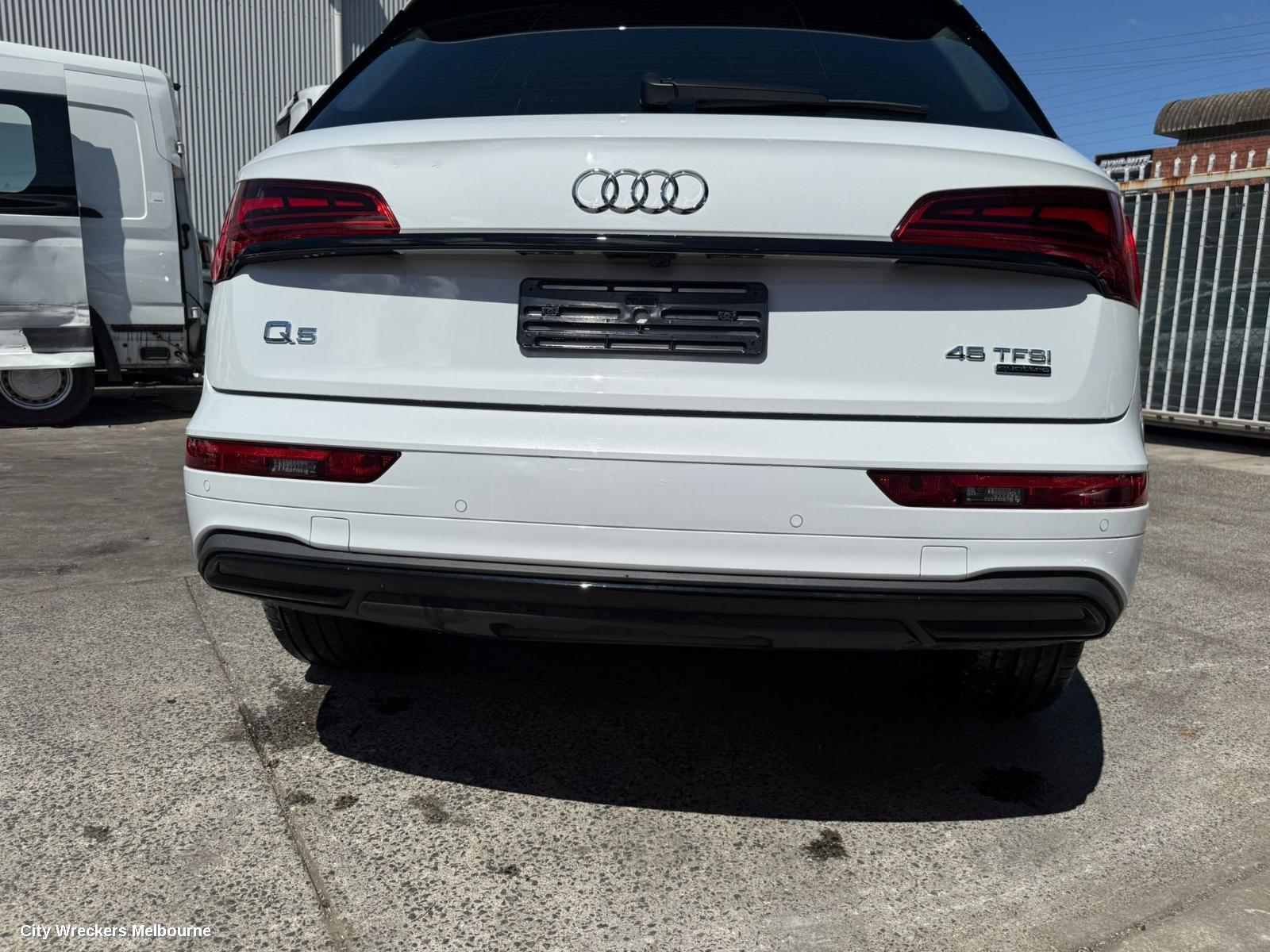 AUDI Q5 RIGHT FRONT DOOR WINDOW, FY, GREEN TINT TYPE, 02/2017 - 02/2025