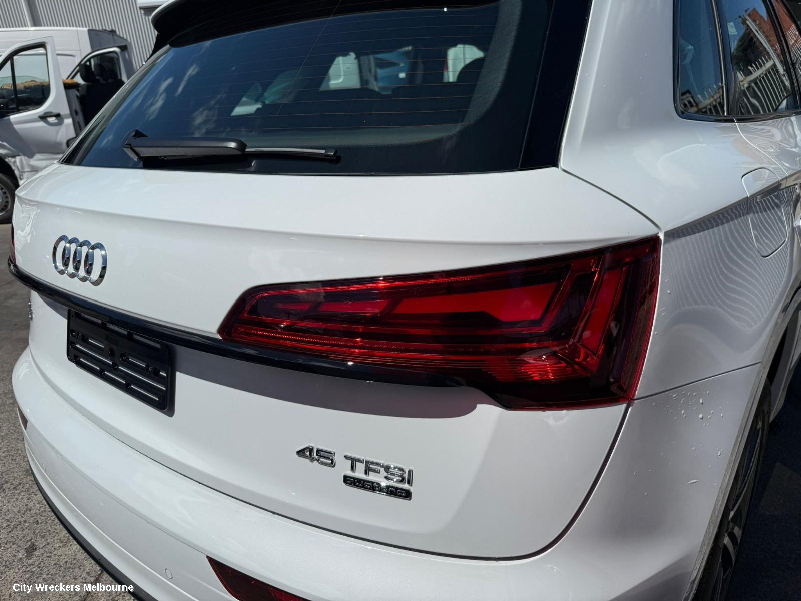 AUDI Q5 RIGHT FRONT DOOR WINDOW, FY, GREEN TINT TYPE, 02/2017 - 02/2025