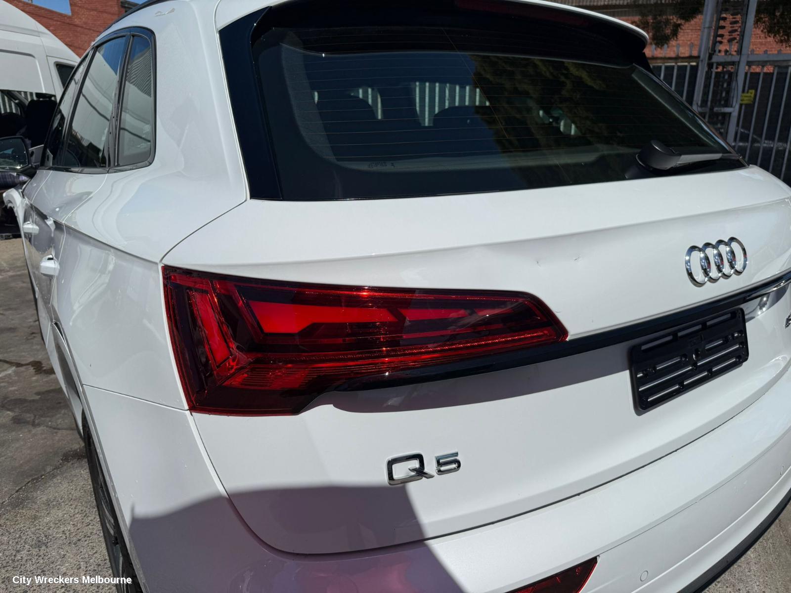 AUDI Q5 RIGHT FRONT DOOR WINDOW, FY, GREEN TINT TYPE, 02/2017 - 02/2025