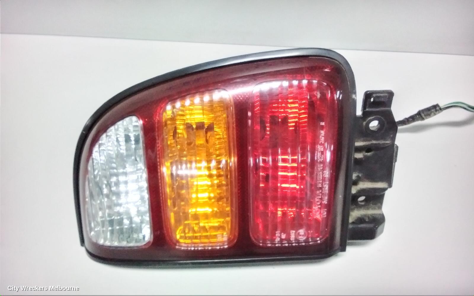 TOYOTA RAV4 RIGHT TAILLIGHT, SXA1#R, LENS 42-18, 10/1997 - 06/2000