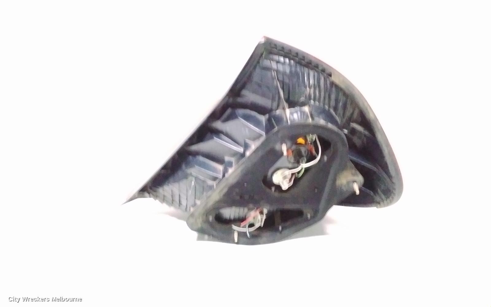 TOYOTA CAMRY LEFT TAILLIGHT, SK36, REVERSE LAMP IN CENTRE, 08/2002 - 09/2004