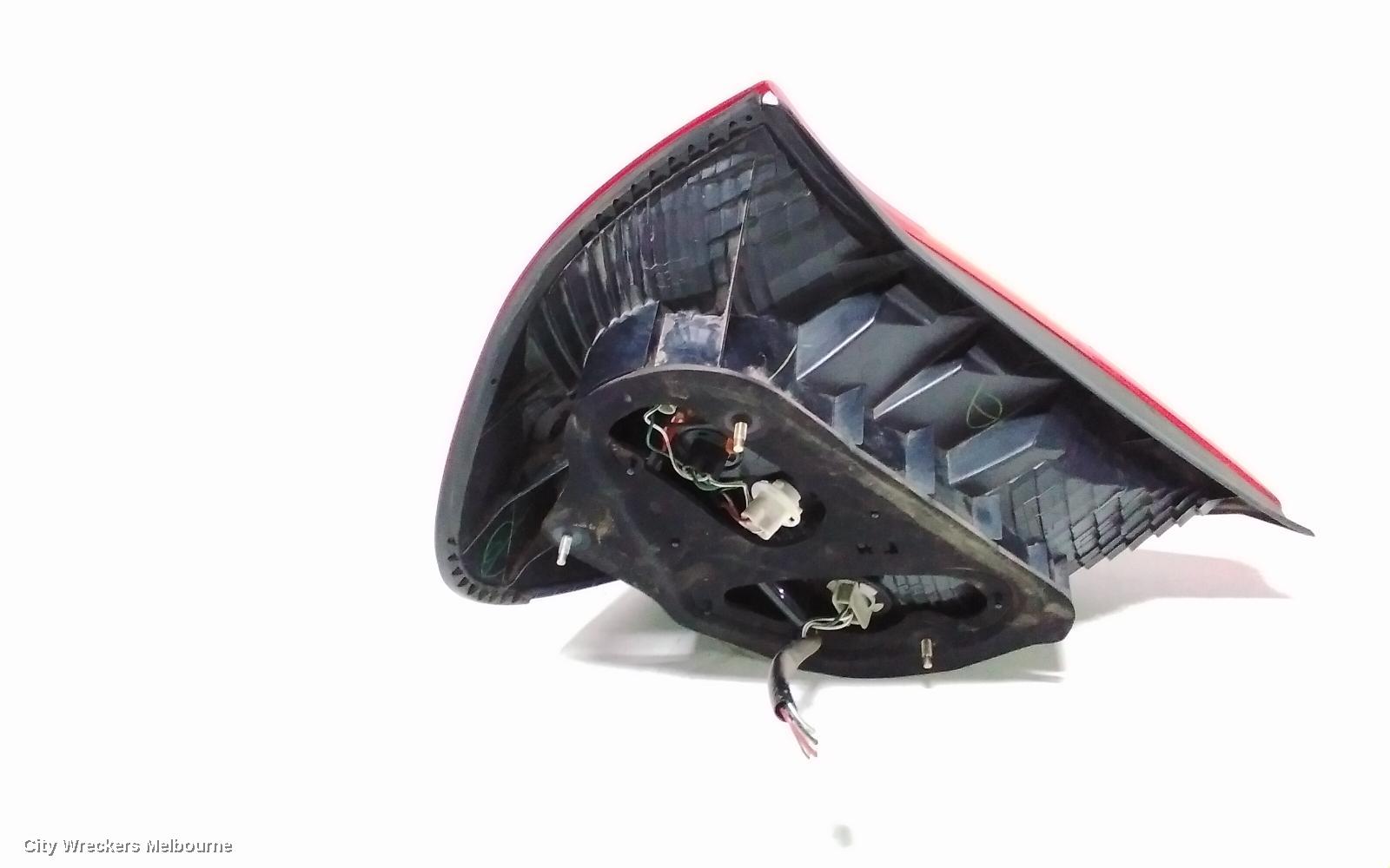TOYOTA CAMRY RIGHT TAILLIGHT, SK36, REVERSE LAMP IN CENTRE, 08/2002 - 09/2004