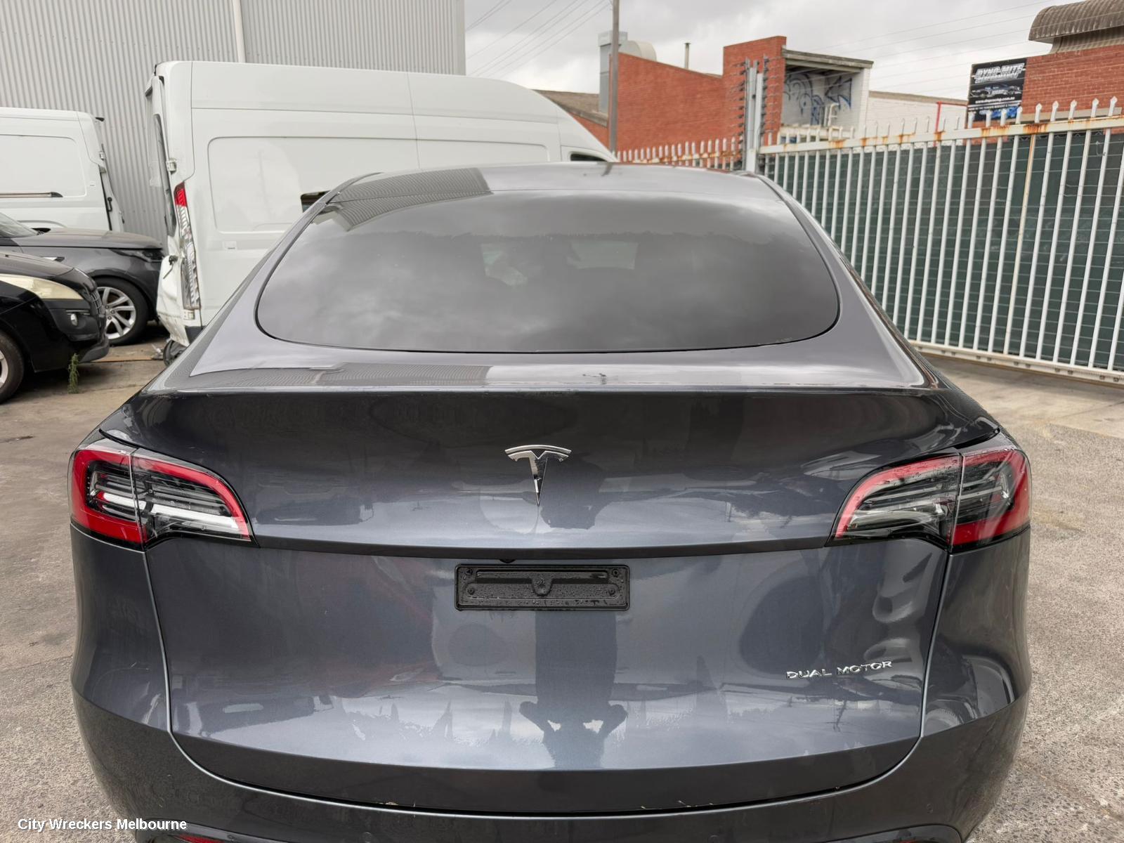TESLA MODEL Y LEFT FRONT DOOR, 1ST GEN, 03/2022 ONWARDS