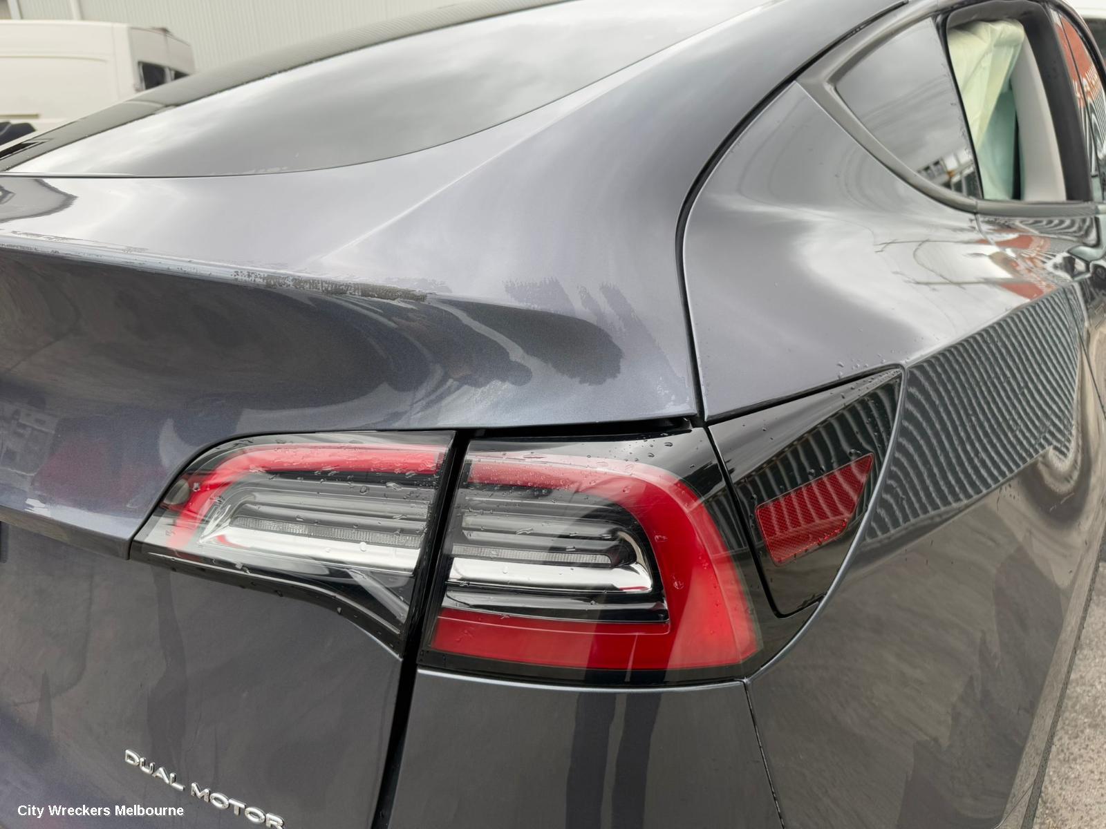 TESLA MODEL Y LEFT FRONT DOOR, 1ST GEN, 03/2022 ONWARDS
