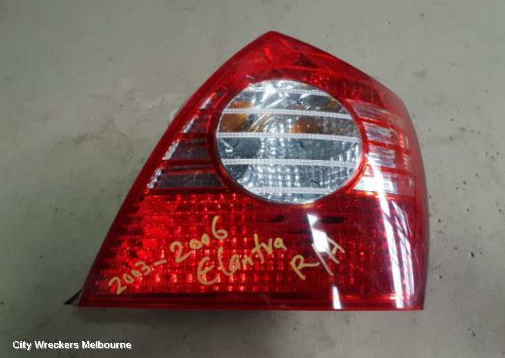 HYUNDAI ELANTRA RIGHT TAILLIGHT, XD, SEDAN, 10/2003 - 07/2006