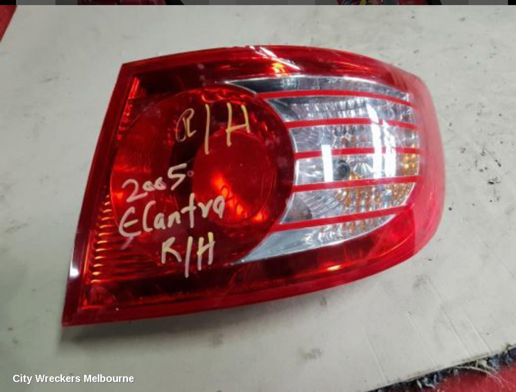 HYUNDAI ELANTRA RIGHT TAILLIGHT, XD, HATCH, 10/2003 - 07/2006
