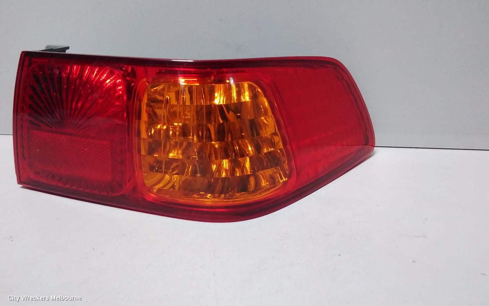 TOYOTA CAMRY RIGHT TAILLIGHT, SK20, SEDAN, 10/2000 - 08/2002