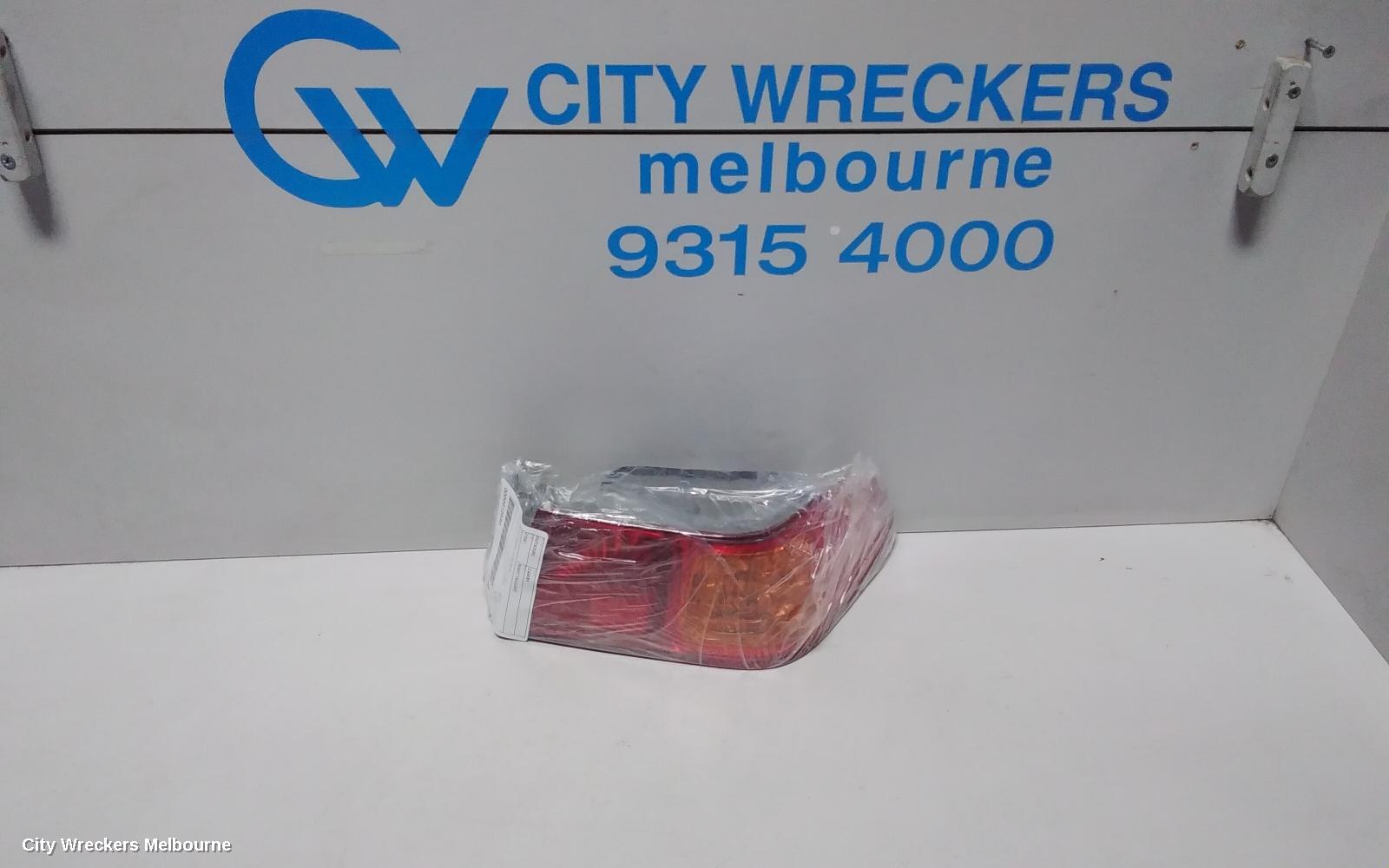 TOYOTA CAMRY RIGHT TAILLIGHT, SK20, SEDAN, 10/2000 - 08/2002