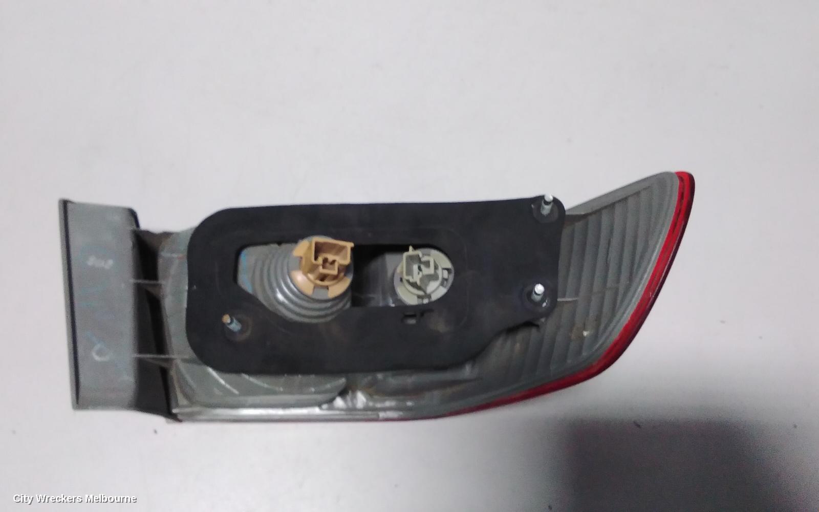 TOYOTA CAMRY RIGHT TAILLIGHT, SK20, SEDAN, 10/2000 - 08/2002