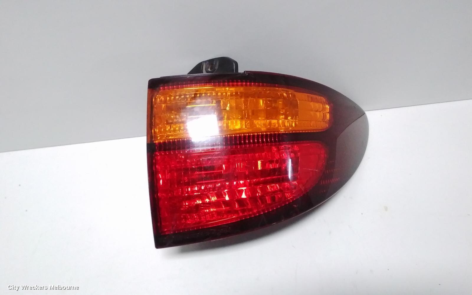 TOYOTA TARAGO RIGHT TAILLIGHT, ACR30 (JAP TYPE), 06/2000 - 06/2003
