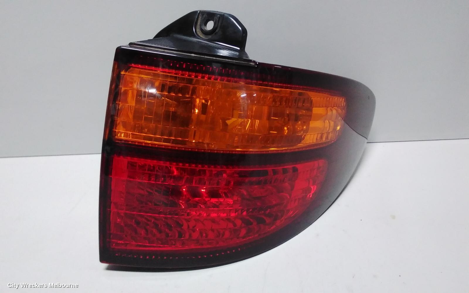TOYOTA TARAGO RIGHT TAILLIGHT, ACR30 (JAP TYPE), 06/2000 - 06/2003