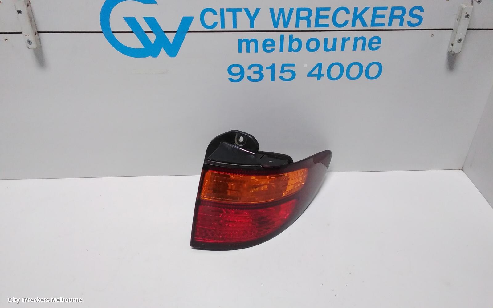 TOYOTA TARAGO RIGHT TAILLIGHT, ACR30 (JAP TYPE), 06/2000 - 06/2003