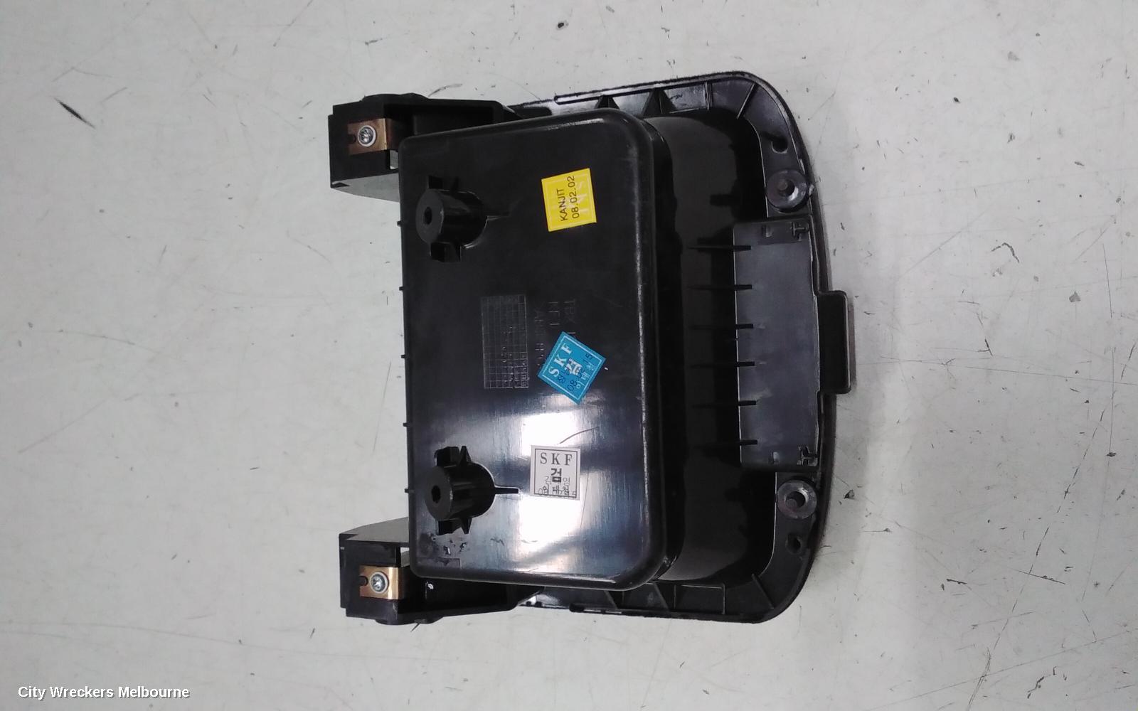 HOLDEN CAPTIVA GLOVE BOX, UPPER (CENTRE OF DASH), CG, 09/2006 - 02/2011