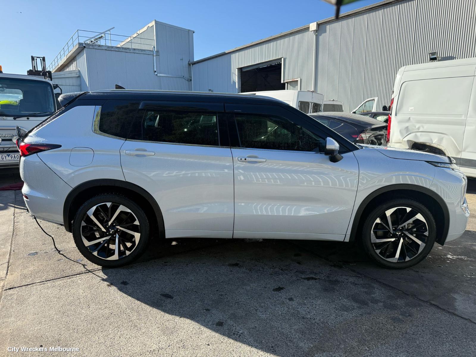 MITSUBISHI OUTLANDER RIGHT GUARD LINER, FRONT, ZM, 08/2021 ONWARDS