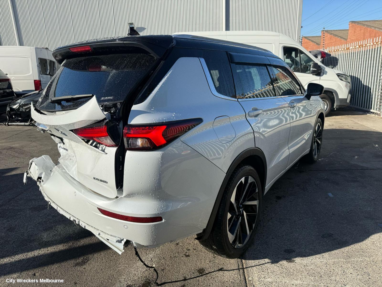MITSUBISHI OUTLANDER RIGHT GUARD LINER, FRONT, ZM, 08/2021 ONWARDS