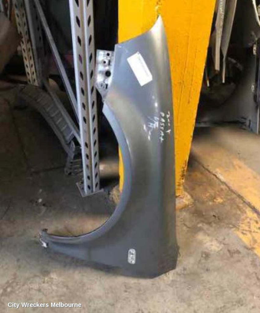 VOLKSWAGEN PASSAT LEFT GUARD, 3B/GP, SUIT W/ REPEATER LAMP, 02/2001 - 11/2005