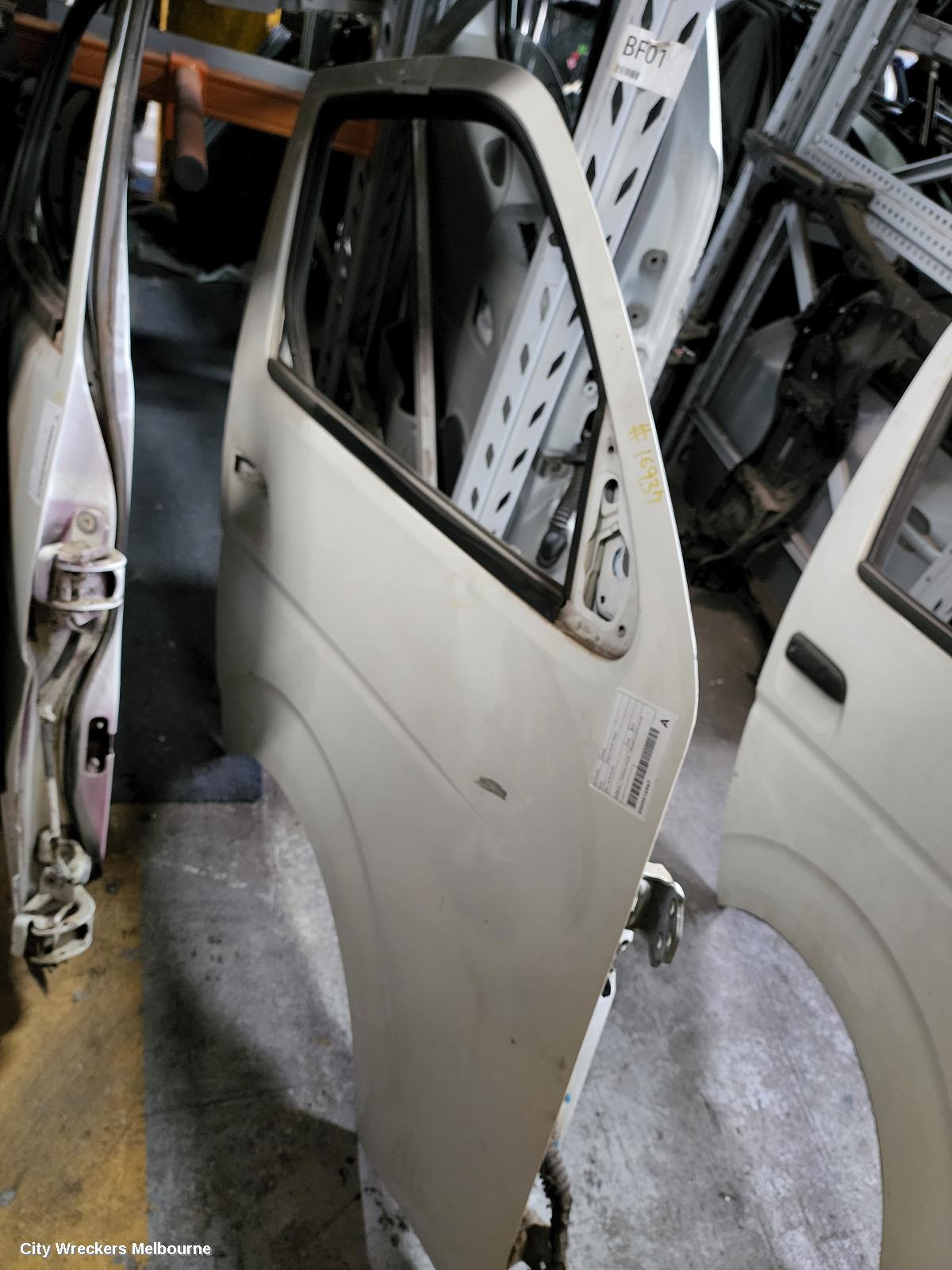 TOYOTA HIACE RIGHT FRONT DOOR, SBV, 10/1995 - 02/2004