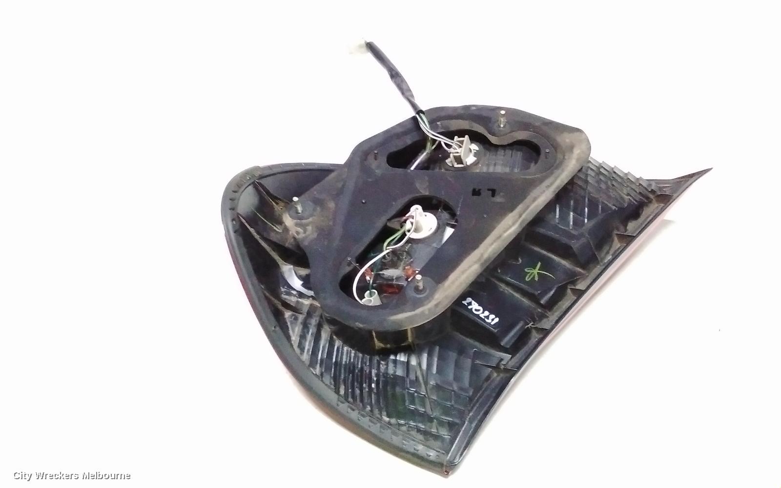 TOYOTA CAMRY LEFT TAILLIGHT, SK36, REVERSE LAMP IN CENTRE, 08/2002 - 09/2004