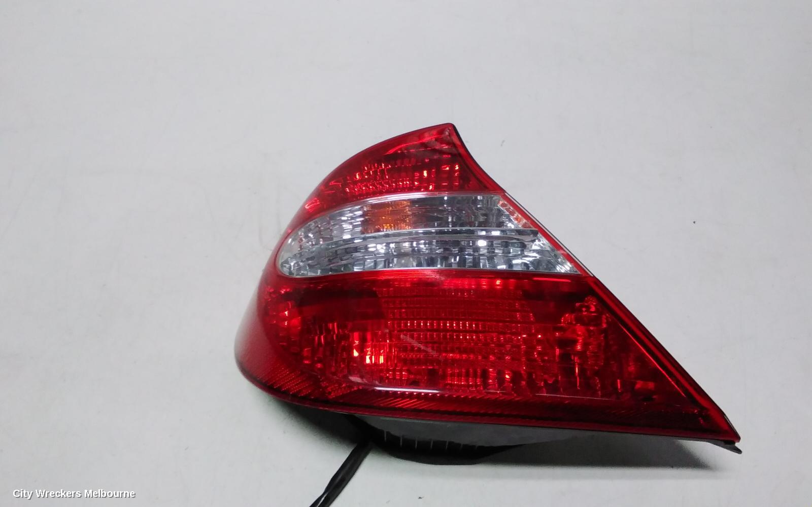 TOYOTA CAMRY LEFT TAILLIGHT, SK36, REVERSE LAMP IN CENTRE, 08/2002 - 09/2004