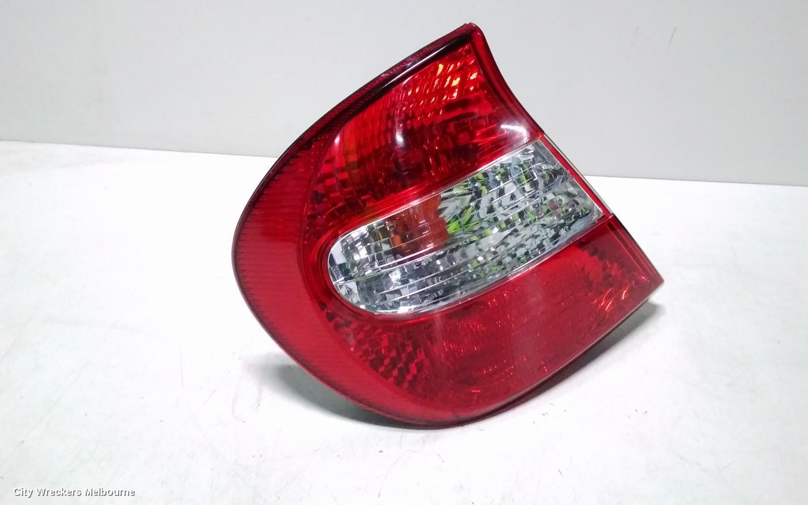 TOYOTA CAMRY LEFT TAILLIGHT, SK36, REVERSE LAMP IN CENTRE, 08/2002 - 09/2004