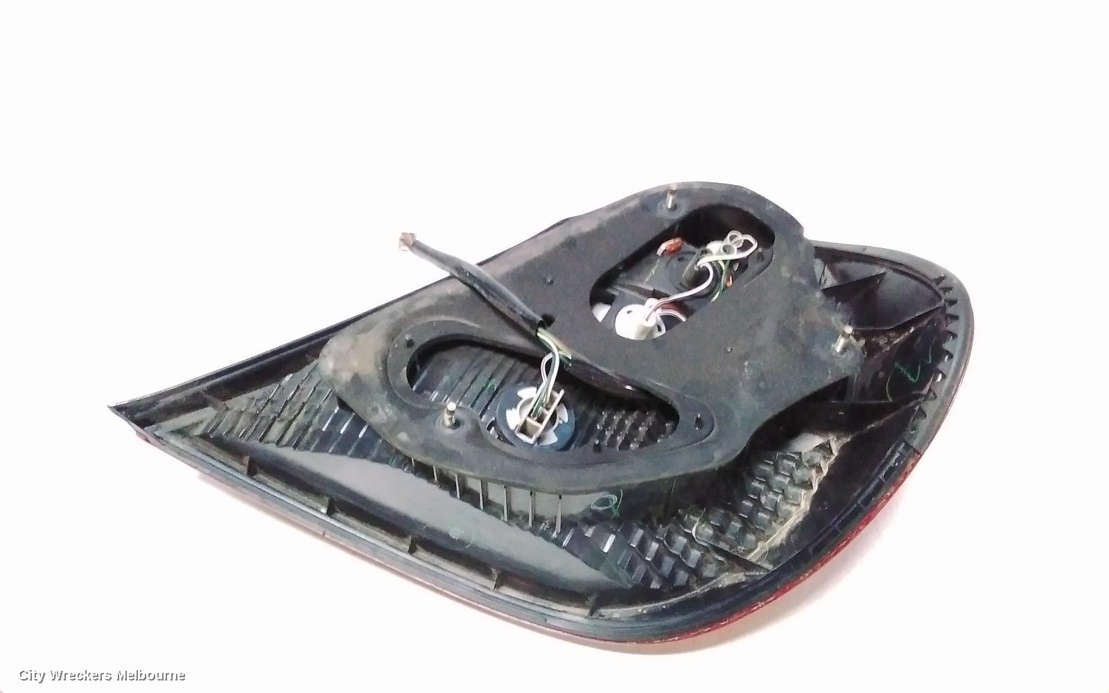 TOYOTA CAMRY LEFT TAILLIGHT, SK36, REVERSE LAMP IN CENTRE, 08/2002 - 09/2004