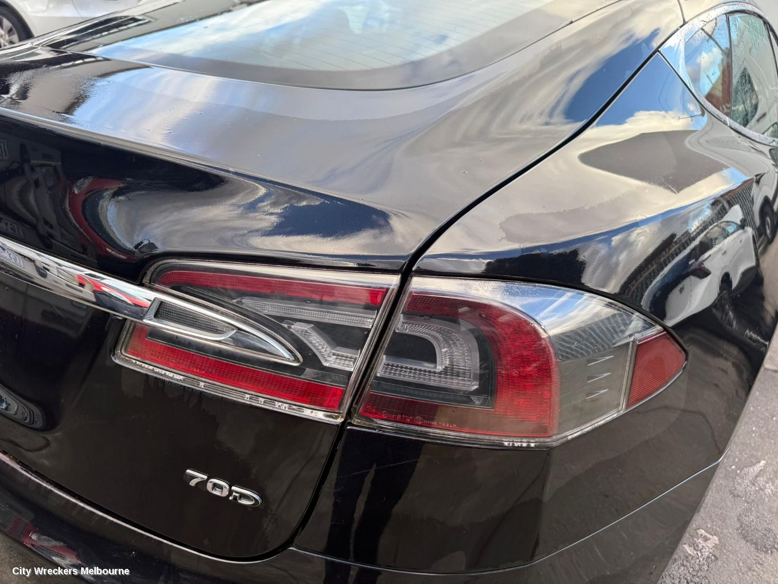TESLA MODEL S RIGHT TAILLIGHT, IN BODY, LED TYPE, 1ST GEN, 06/2014 - 01/2021