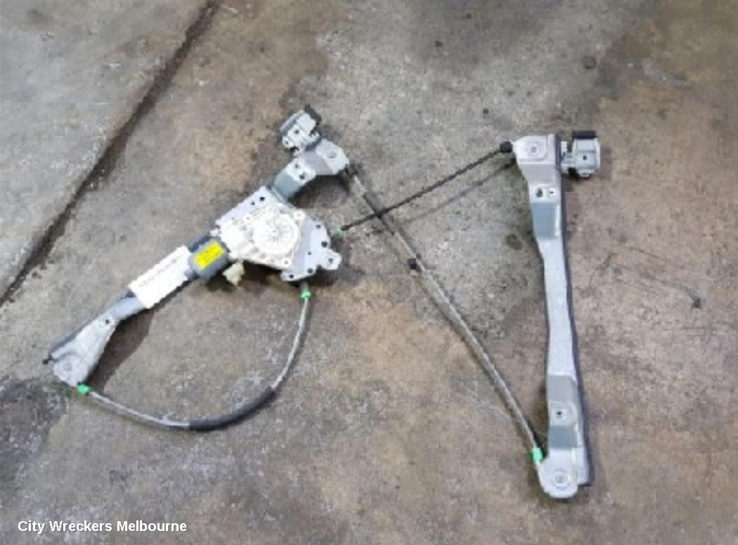 HOLDEN COMMODORE RIGHT FRONT WINDOW REG/MOTOR, VE, NON-CALAIS TYPE, 08/2006 - 05/2013