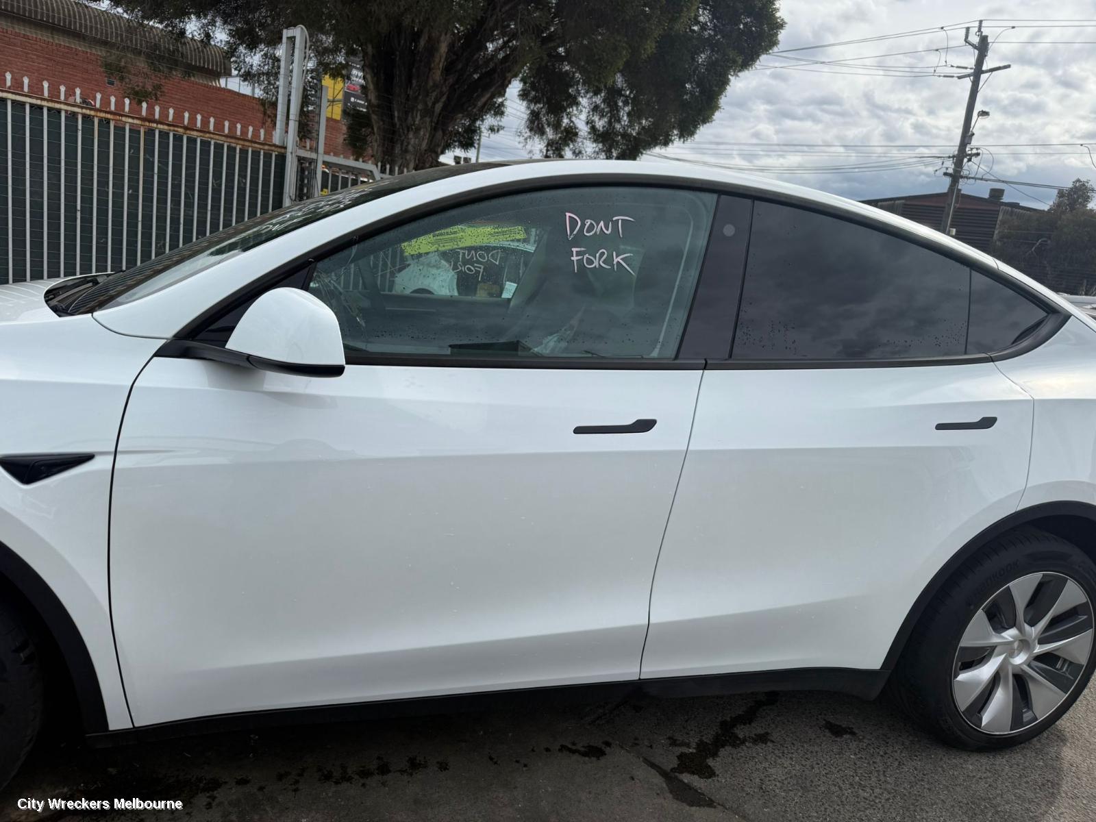 TESLA MODEL Y CONSOLE, 1ST GEN, 03/2022 ONWARDS