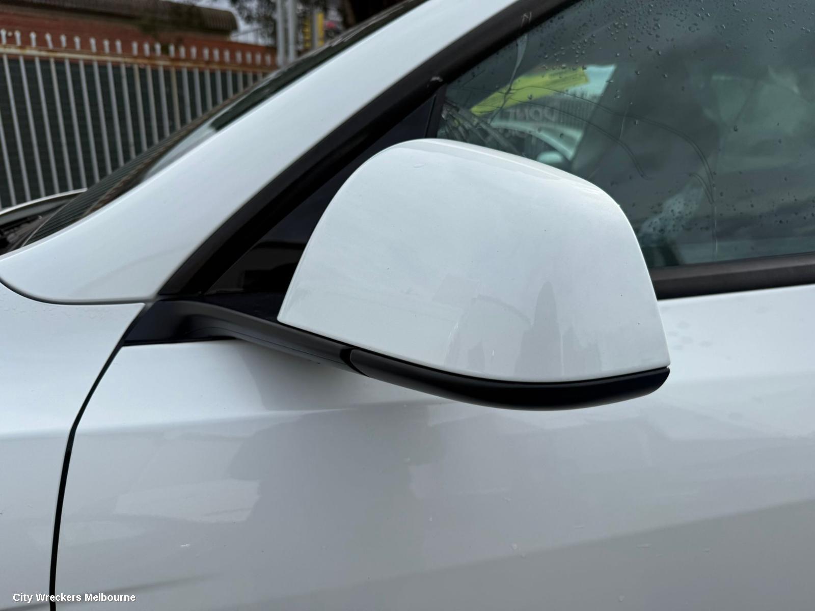 TESLA MODEL Y CONSOLE, 1ST GEN, 03/2022 ONWARDS