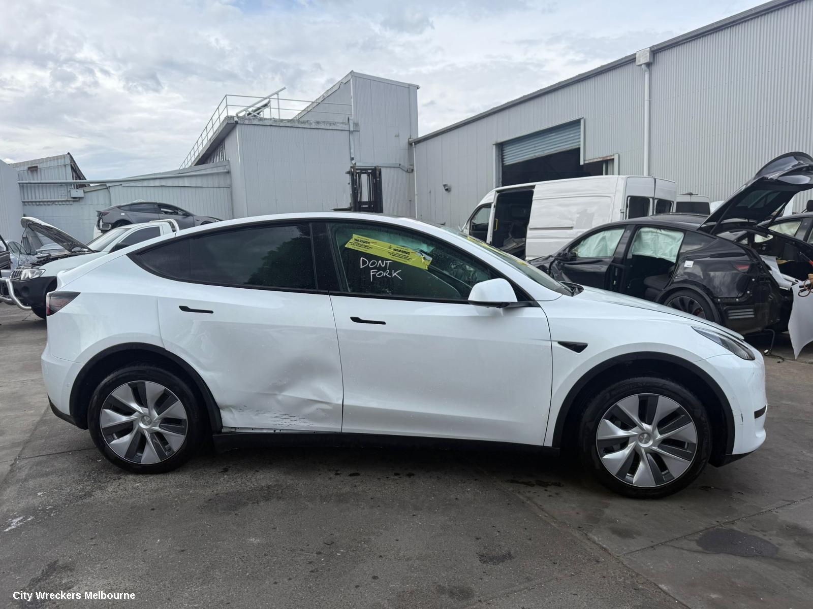 TESLA MODEL Y CONSOLE, 1ST GEN, 03/2022 ONWARDS