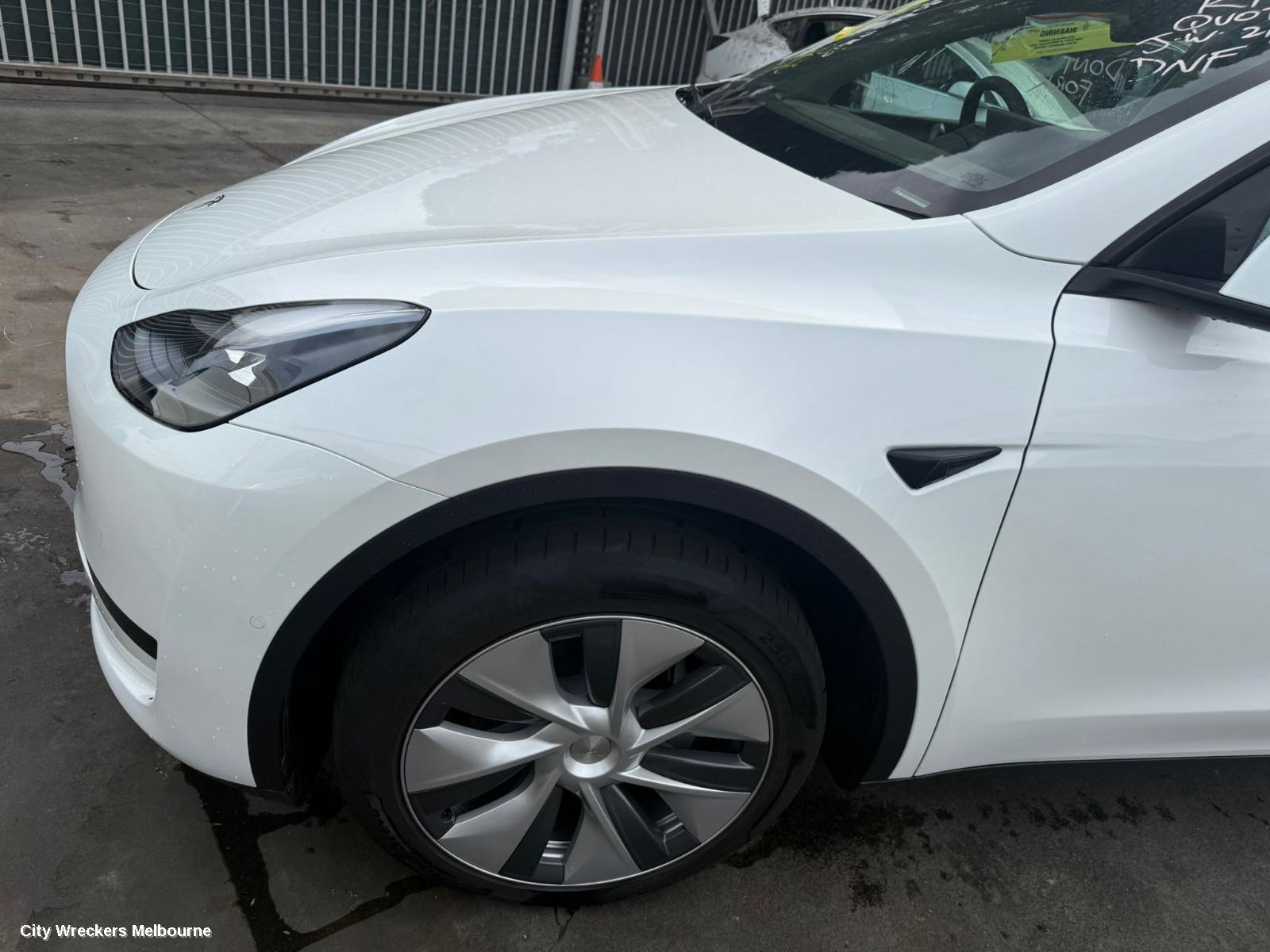 TESLA MODEL Y CONSOLE, 1ST GEN, 03/2022 ONWARDS