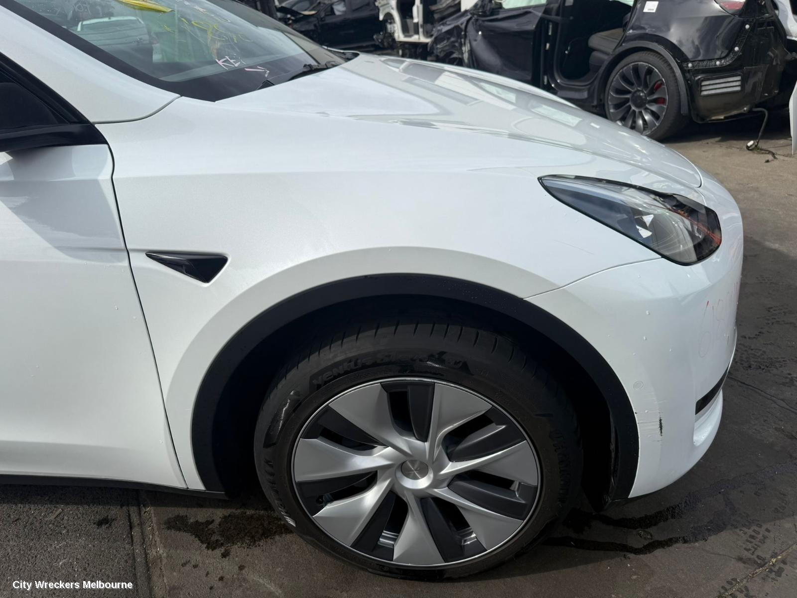 TESLA MODEL Y CONSOLE, 1ST GEN, 03/2022 ONWARDS