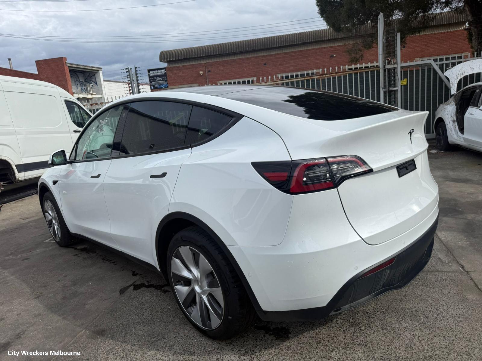 TESLA MODEL Y CONSOLE, 1ST GEN, 03/2022 ONWARDS