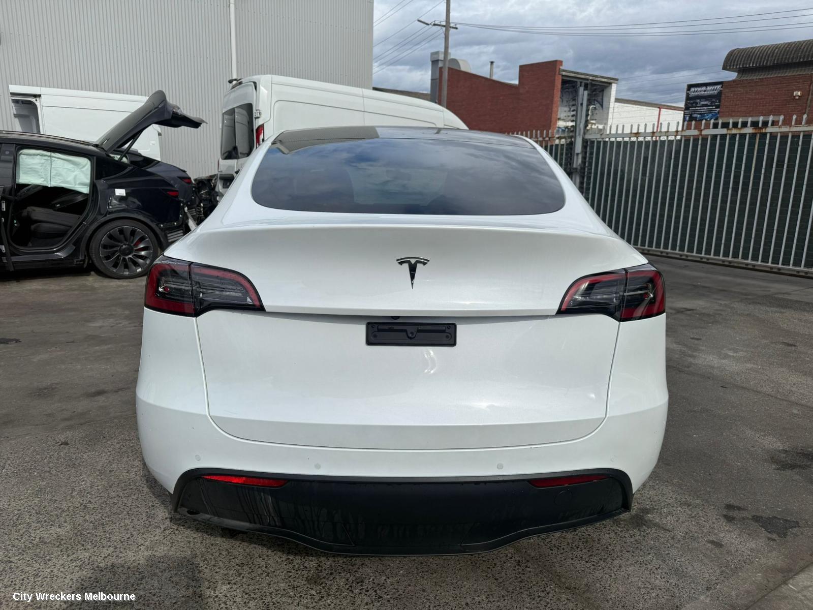 TESLA MODEL Y CONSOLE, 1ST GEN, 03/2022 ONWARDS