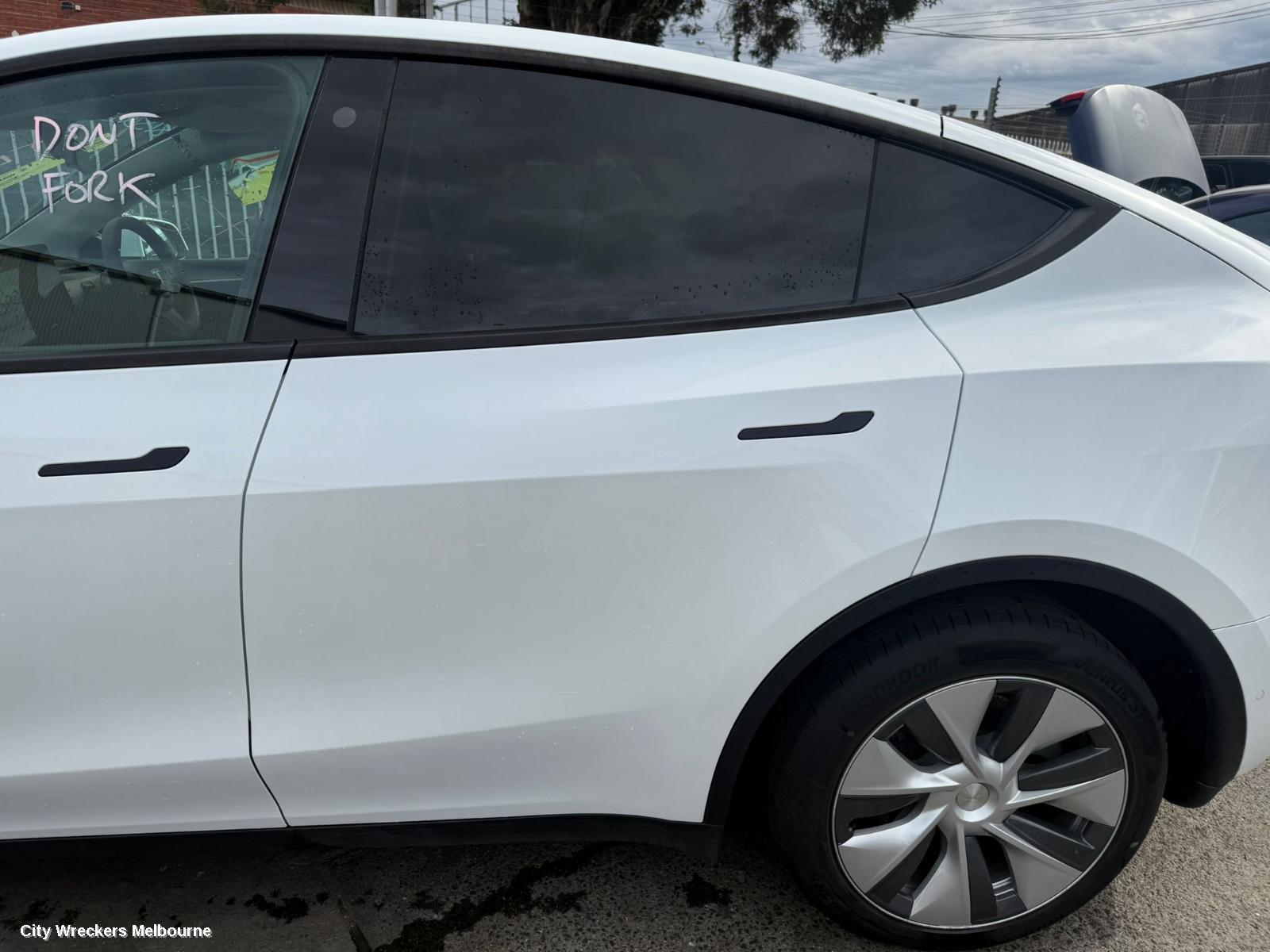 TESLA MODEL Y CONSOLE, 1ST GEN, 03/2022 ONWARDS